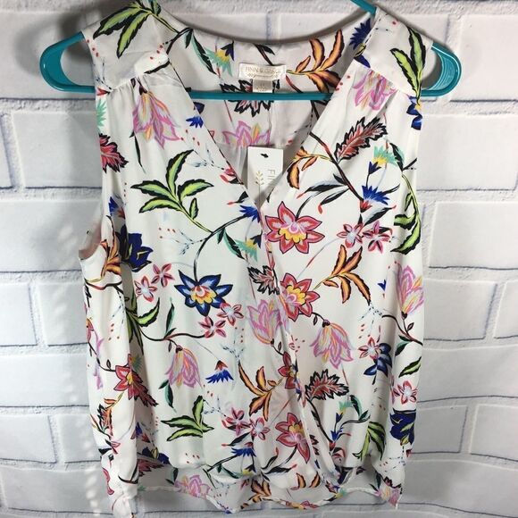 Finn & Grace Tops - Finn & Grace Women's White Blue Pink Floral Size M
